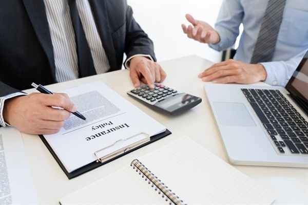 Navigating Insurance Claims for Commercial Roofs